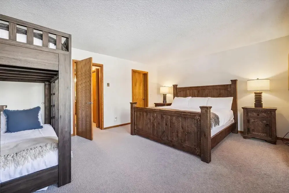 Woods Manor B101 1 Bedroom Condo by Redawning