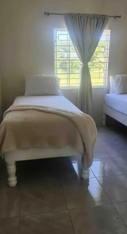 Remarkable 2-bed House in Discovery Bay