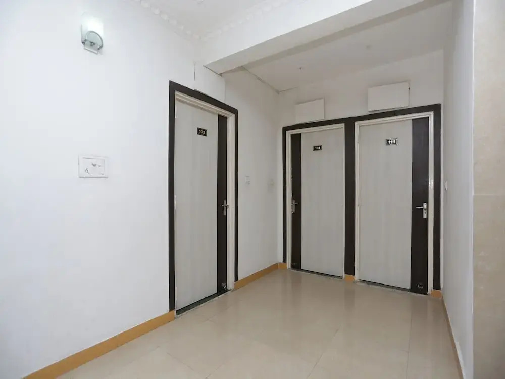 OYO 3260 Hotel Abhinav Palace