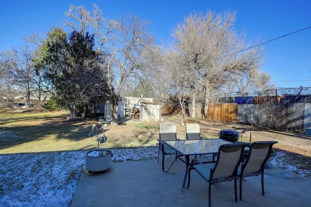 Easy Access to I-25 & I-76: North Denver Retreat!