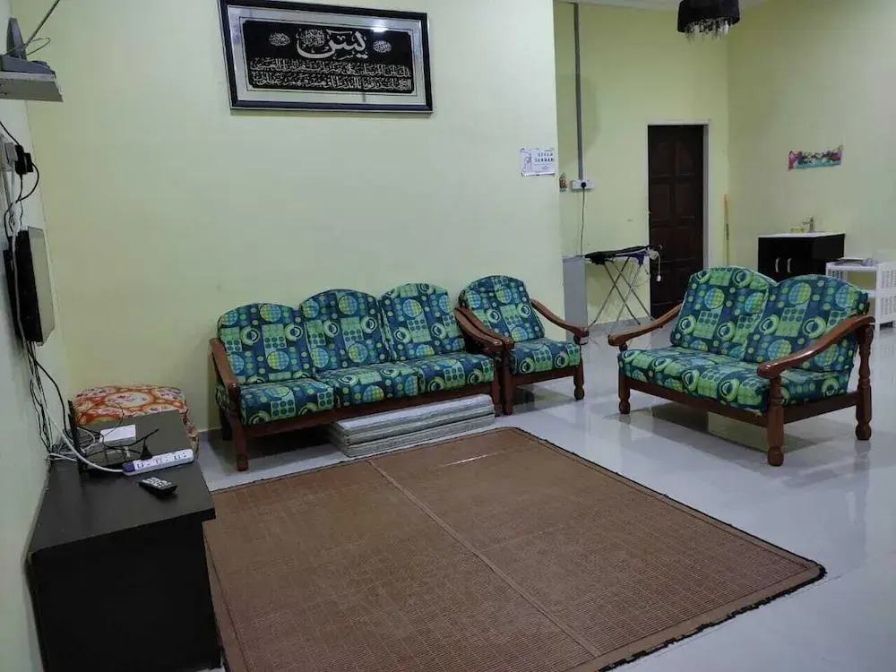 OYO Homes 90600 Ummi Chalet Dungun