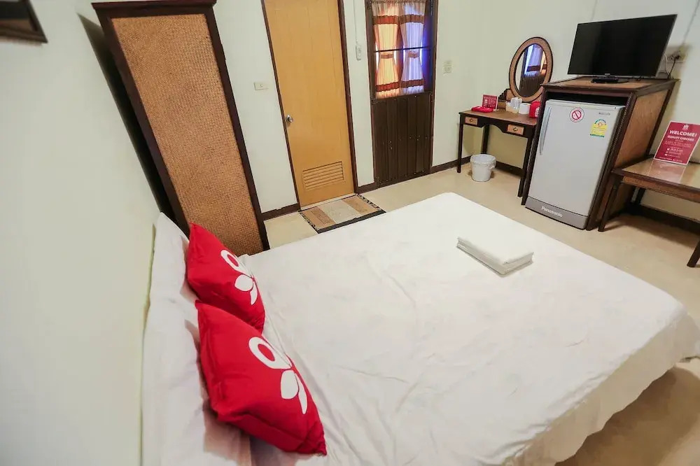 ZEN Rooms Sripoom Soi 1