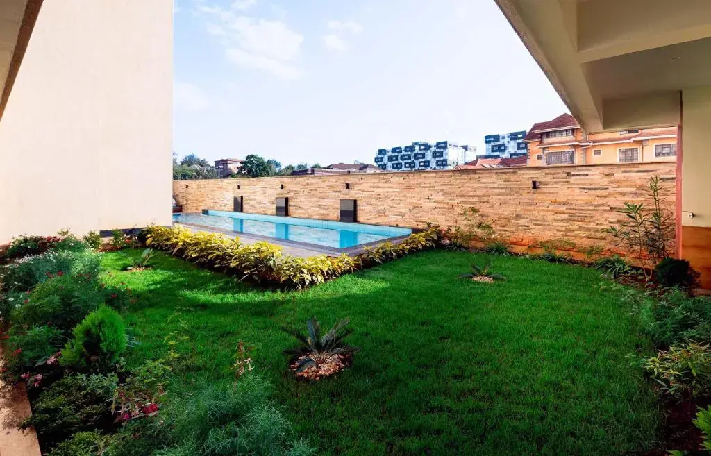 K's Place - Elegant 2 Bedroom Apartment with a Pool & Gym