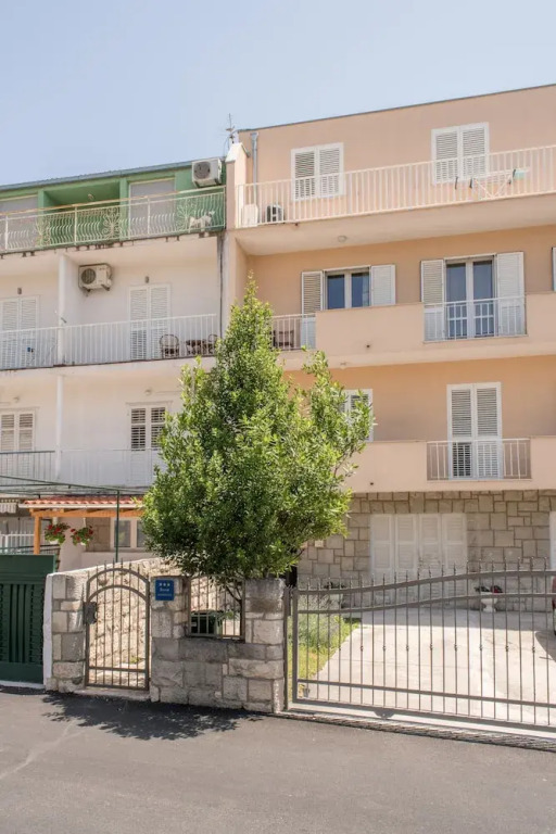 Apartment Nono near the beach with parking