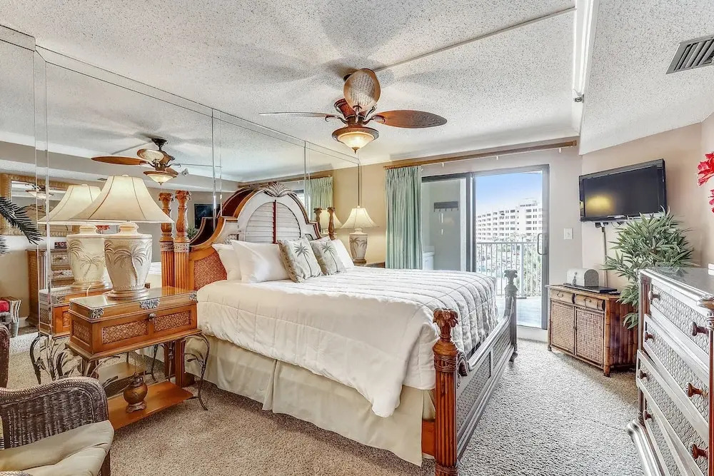 Inlet Reef 310 2 Bedroom Condo by RedAwning