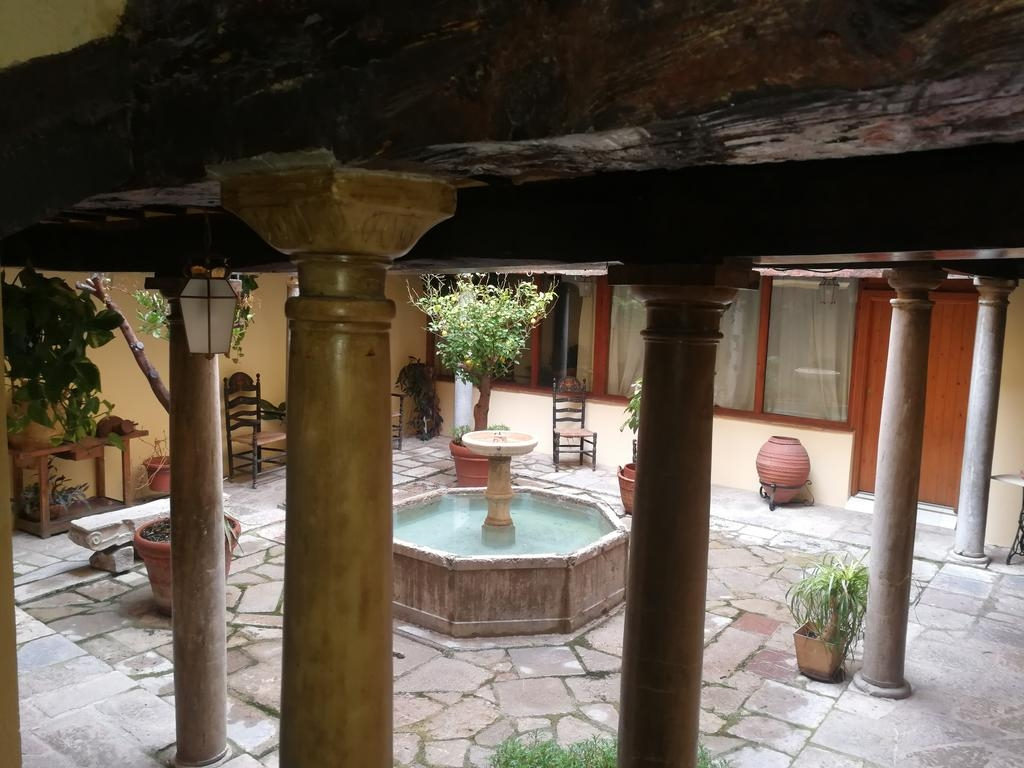GLORIA SUITES