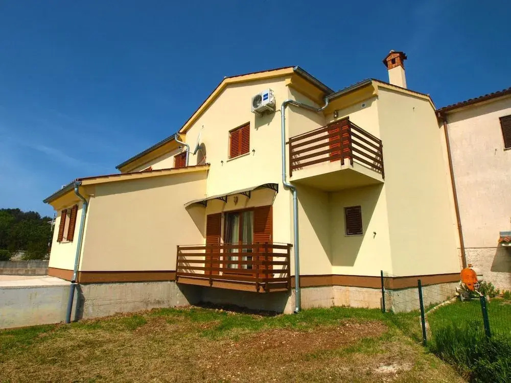 Apartment 1611