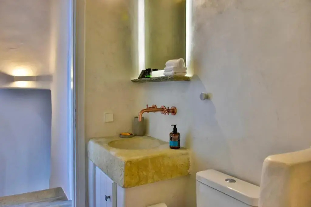 Living Theros Luxury Suites