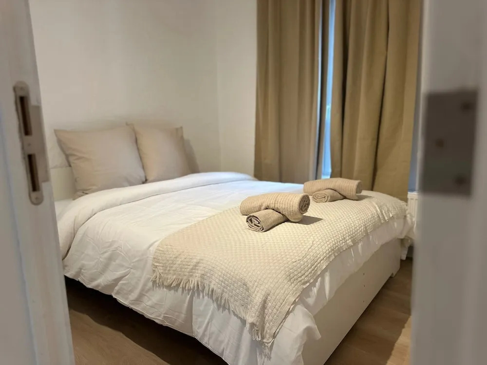 Cozy 1BR & Living Room Near City Center
