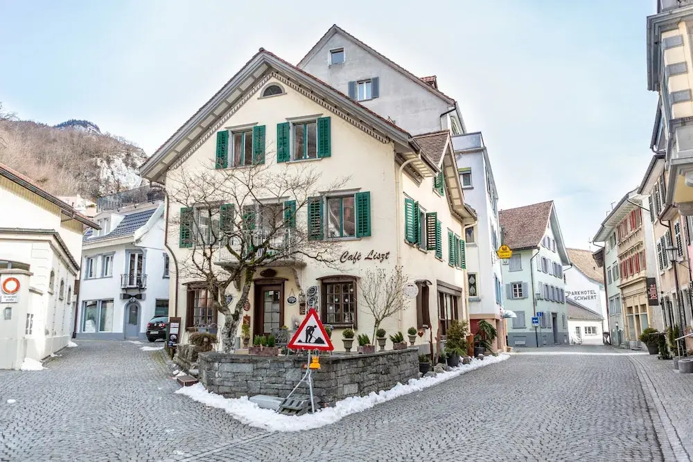 AirHosted - Weesen Holiday Rentals