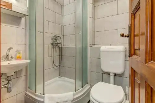 Guesthouse F