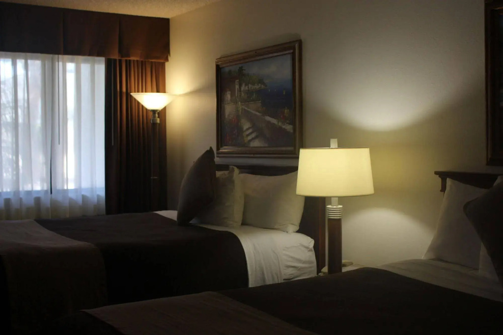 OCairns Inn and Suites