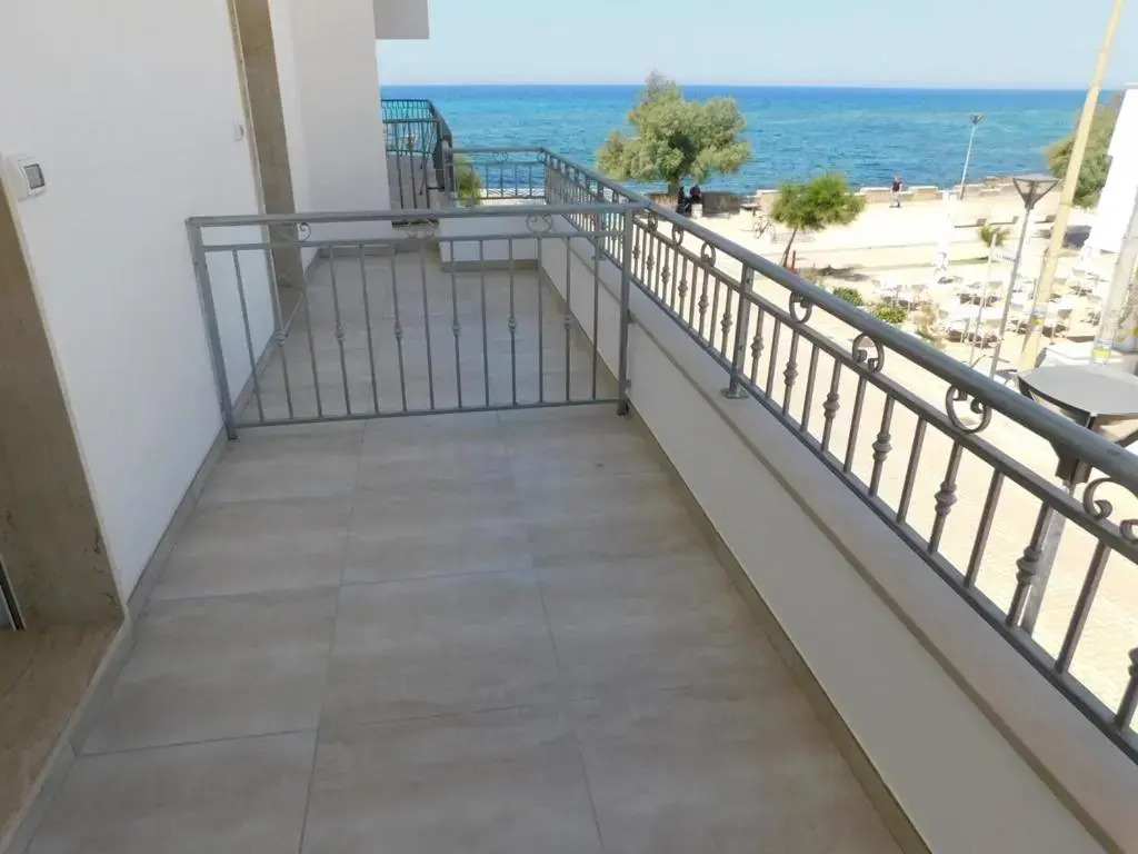 Bilocale con balcone sul mare 107