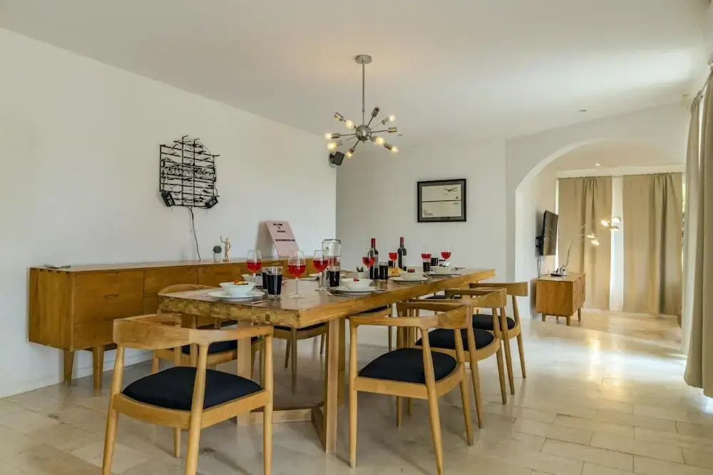 - Large Private Pool With Outdoor Dining - Centrally Located in the Island - Poo