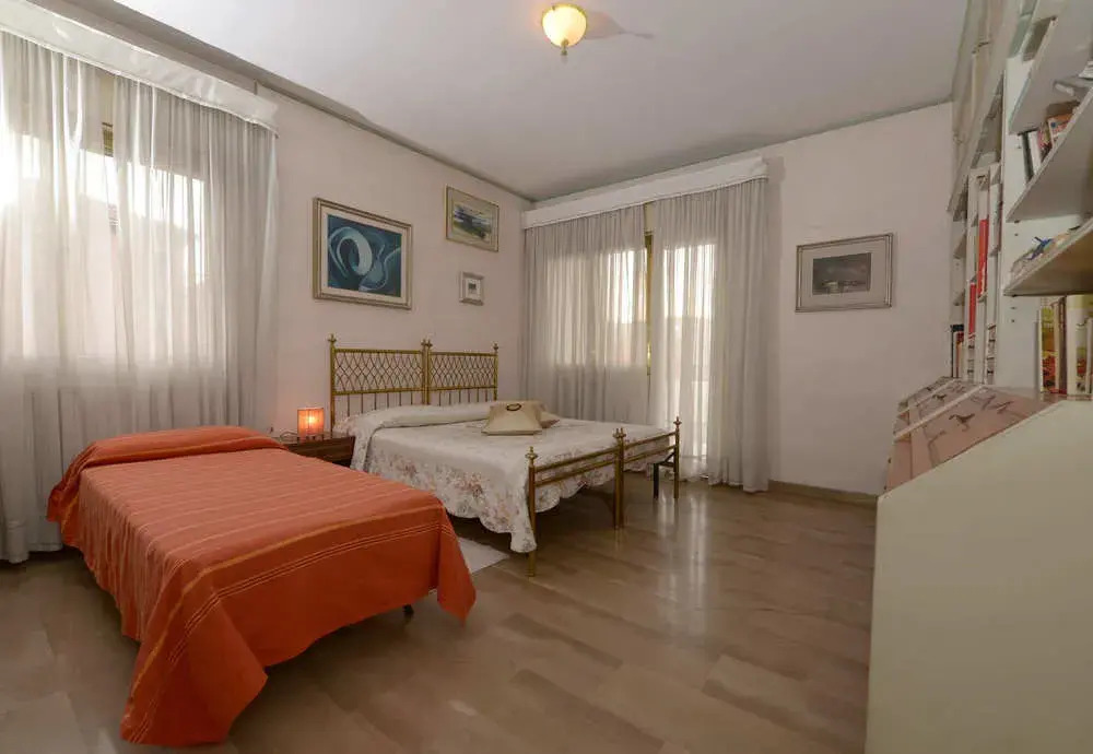 Guest House Train Station Venice - Atika & Atif
