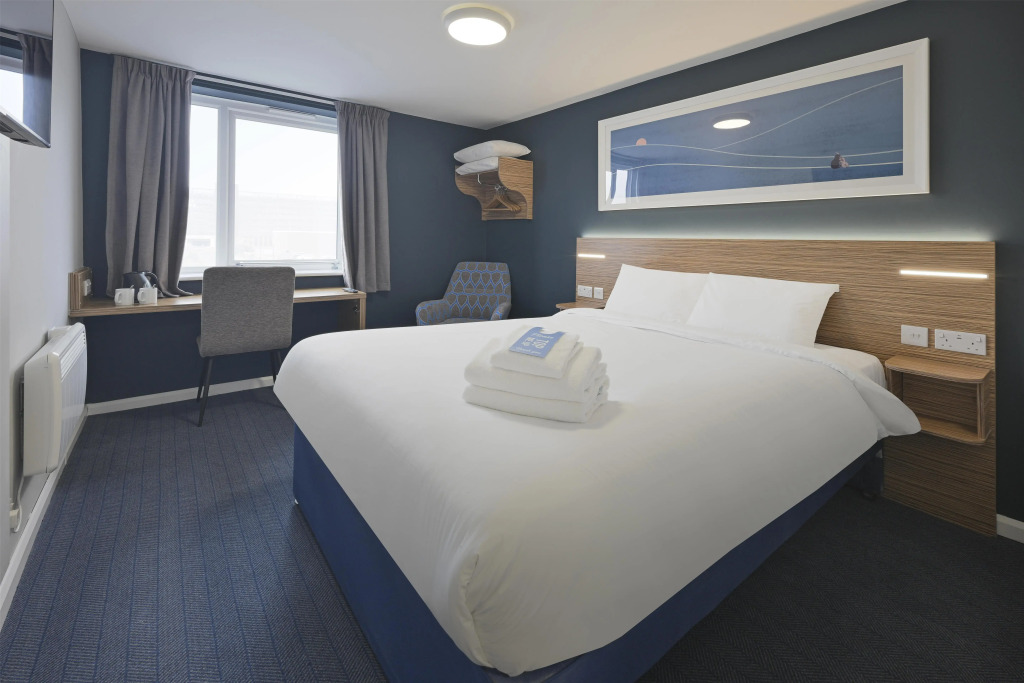 Отель Travelodge Liverpool Central Queens Dock and Arena
