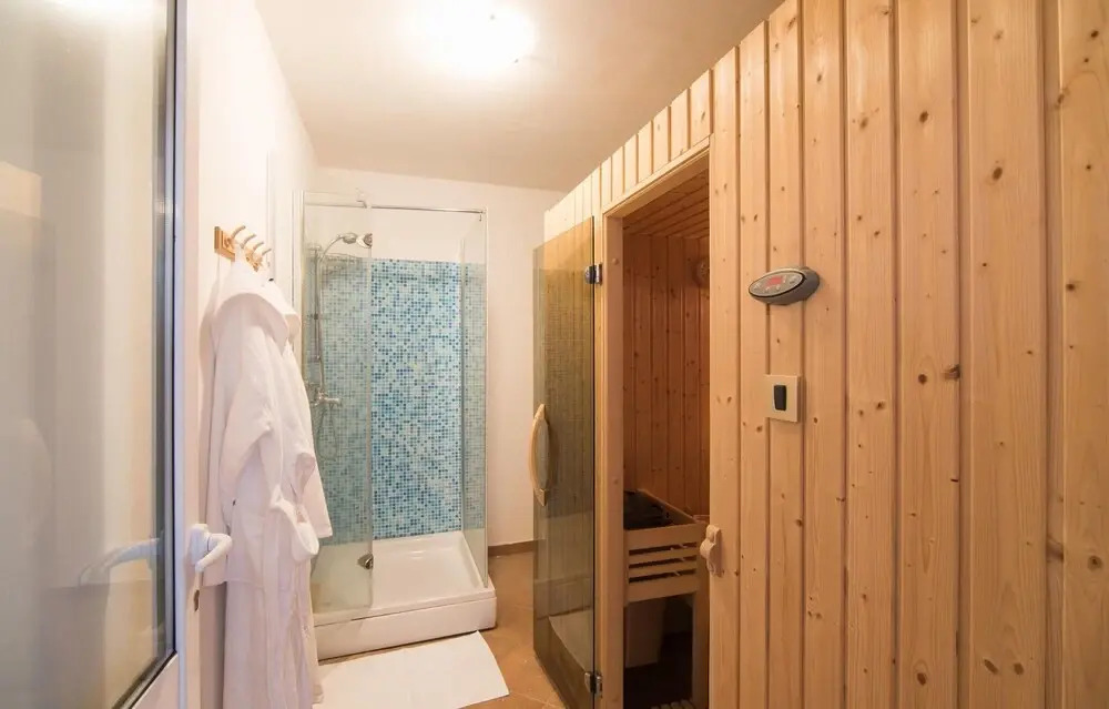 Stunning Home in Icici With Sauna, Wifi and 4 Bedrooms