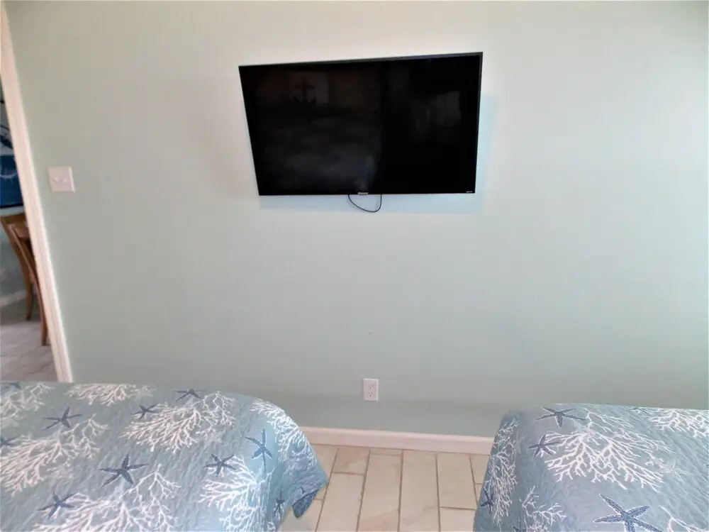 Captain's Quarters 1 Bedroom Condo by Redawning