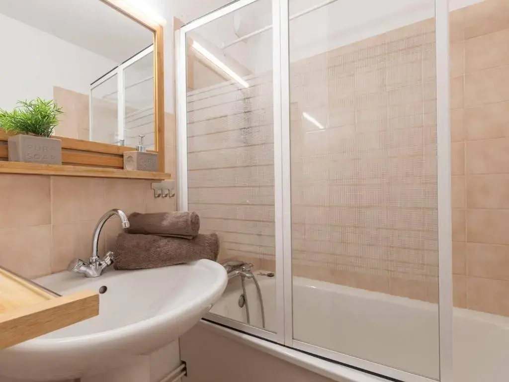 Appartement pour 6 pers. avec balcon près de Saint-Lary, Wi-Fi et parking gratuits - FR-1-296-215