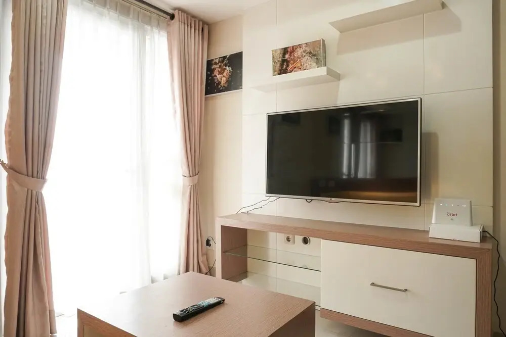 Strategic Location 1BR The Wave Apartment with City View