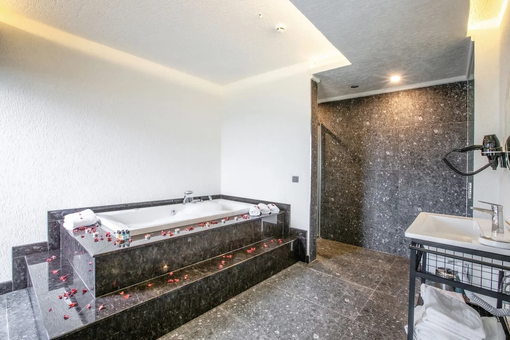 NEHİR OTEL