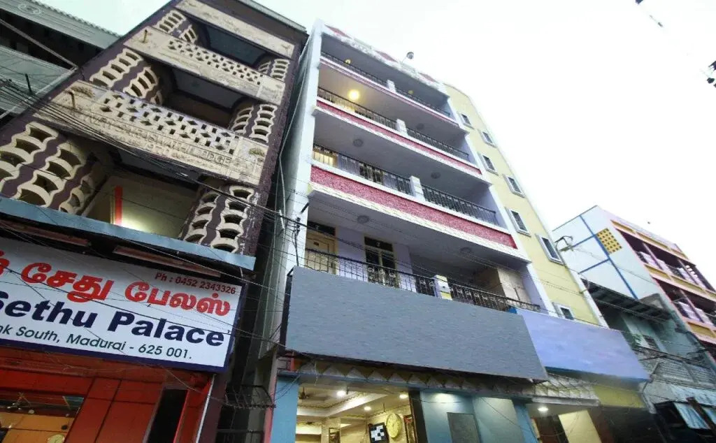 Sri Jayaram Lodge by OYO Rooms