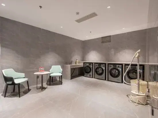 Golden Chau Apartment (Chaozhou Dongbao Plaza Zuoyicheng People's Square)