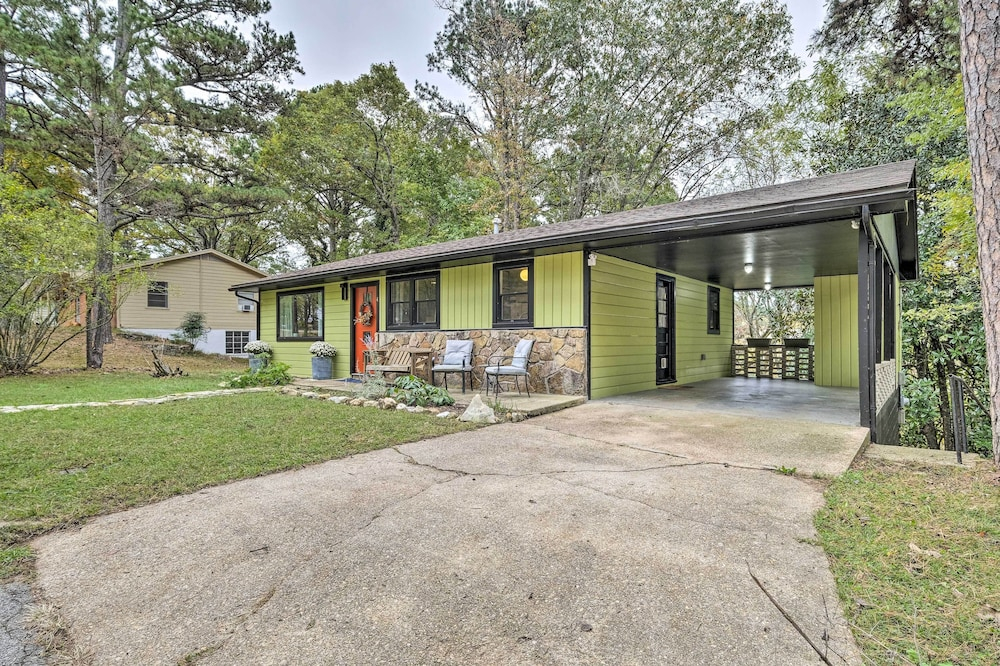 Renovated Eureka Springs Home - 1 Mi to Downtown!