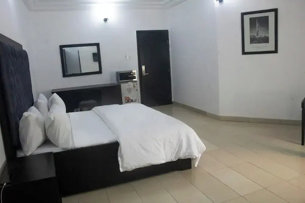 Blue Island Hotel And Suites