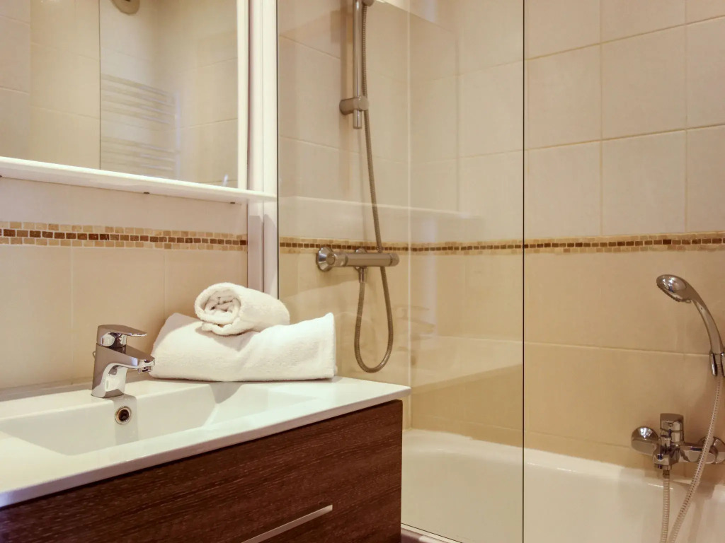 Apartment La Divaria - Le Lac-3 by Interhome
