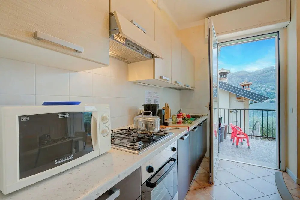 Ambra Lakeside Retreat&view / Terrace