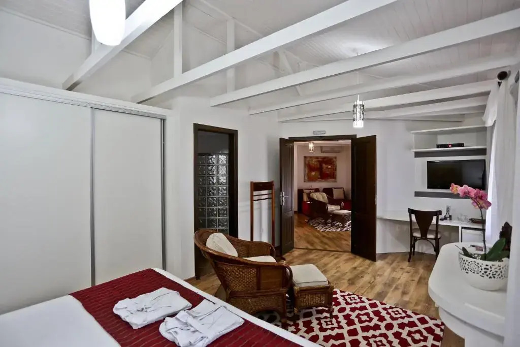 Praia do Estaleiro Guest House