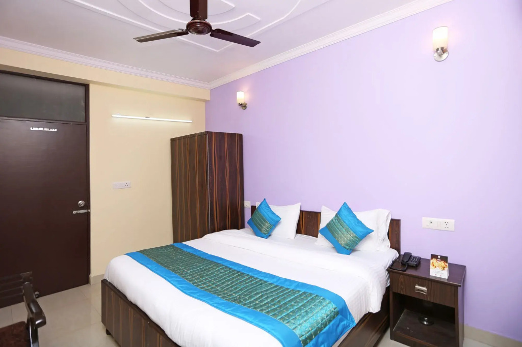 OYO 8462 Hotel Galaxy