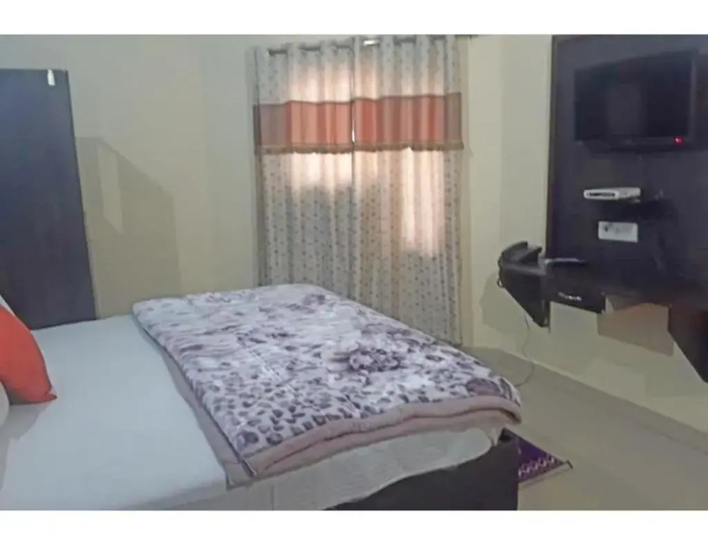 OYO 26655 Dr Guest House