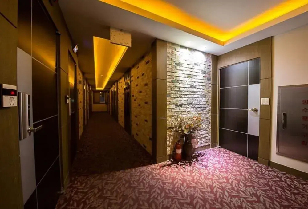 Main Motel