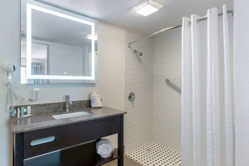 Clarion Inn & Suites Kissimmee-Lake Buena Vista South