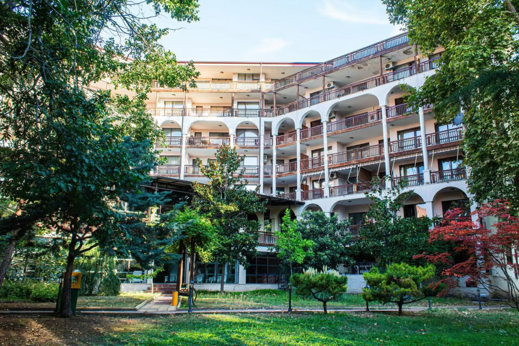 Estreya Residence Hotel