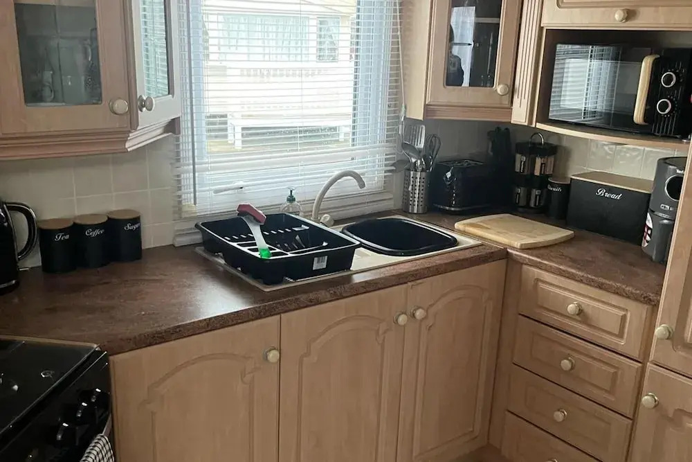 2 Bedroom Caravan - Sleeps 6 - Parking, Seaside