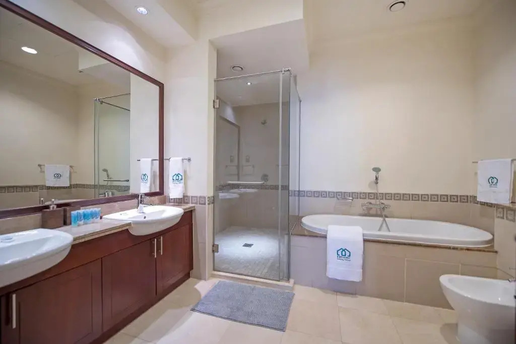Luxurious 3BR Townhouse with Maid's & Private Pool in Palm Jumeirah
