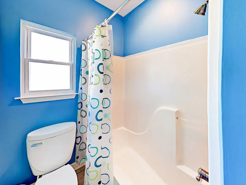 1329 W Lagoon Home 3 Bedrooms 2.5 Bathrooms Home