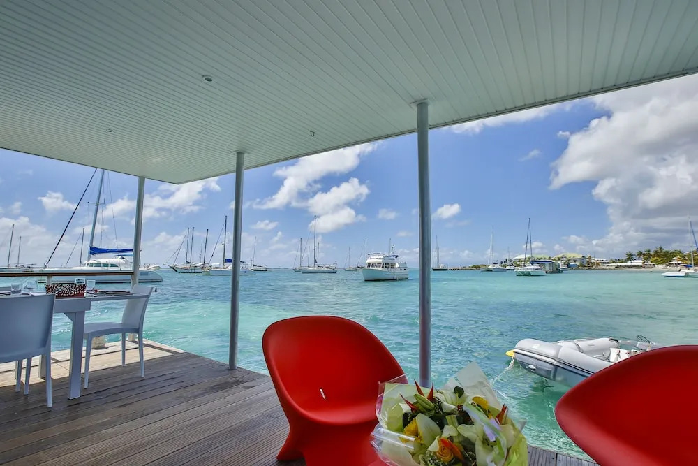 Lagoon Lodge Caraïbes -Lodge flottant sur lagon avec vue mer