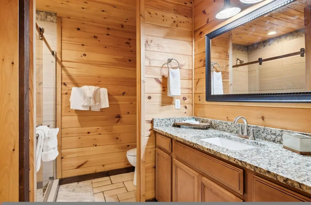 Private 15 Acres w Pond Hot Tub Game Room