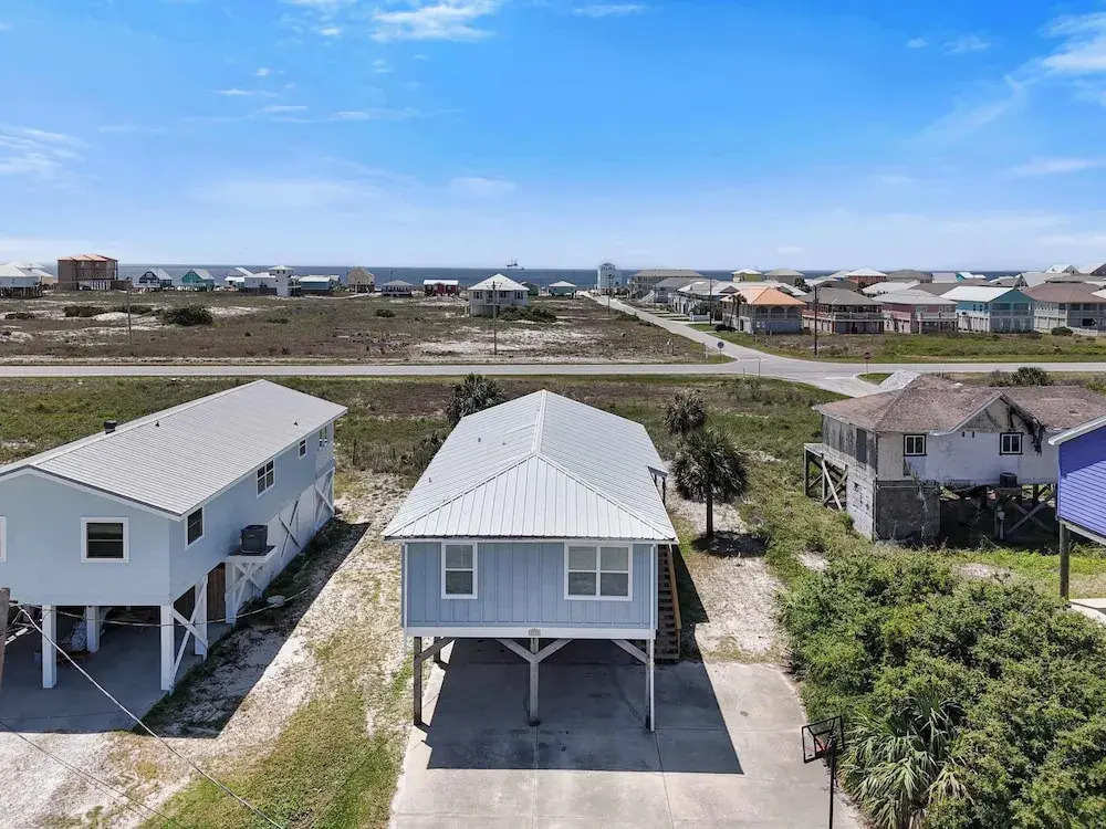 Bungalow by the Beach For 9