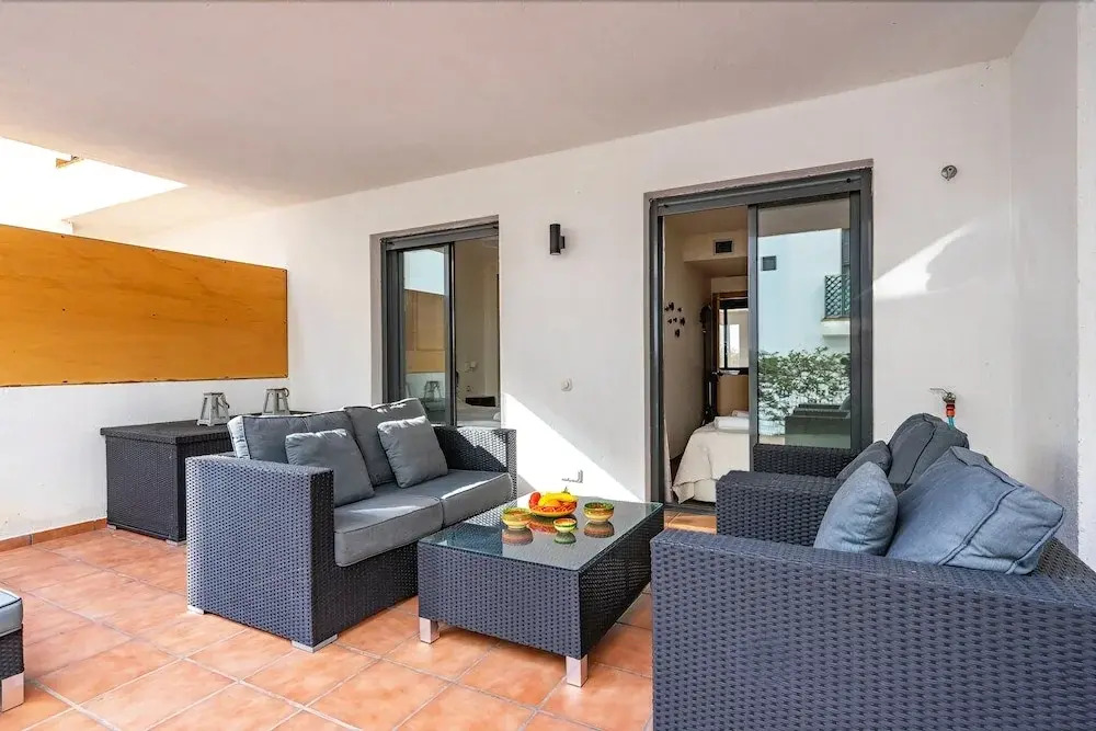 Large Terrace Apartment and near the Pool Ref 38