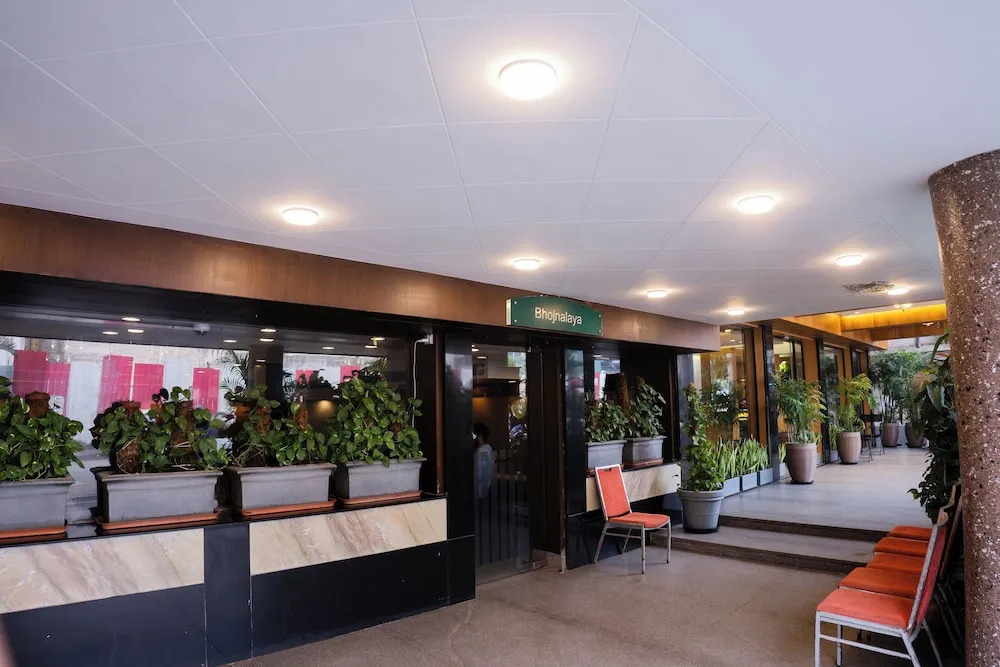 Jains Hotel Rajhans