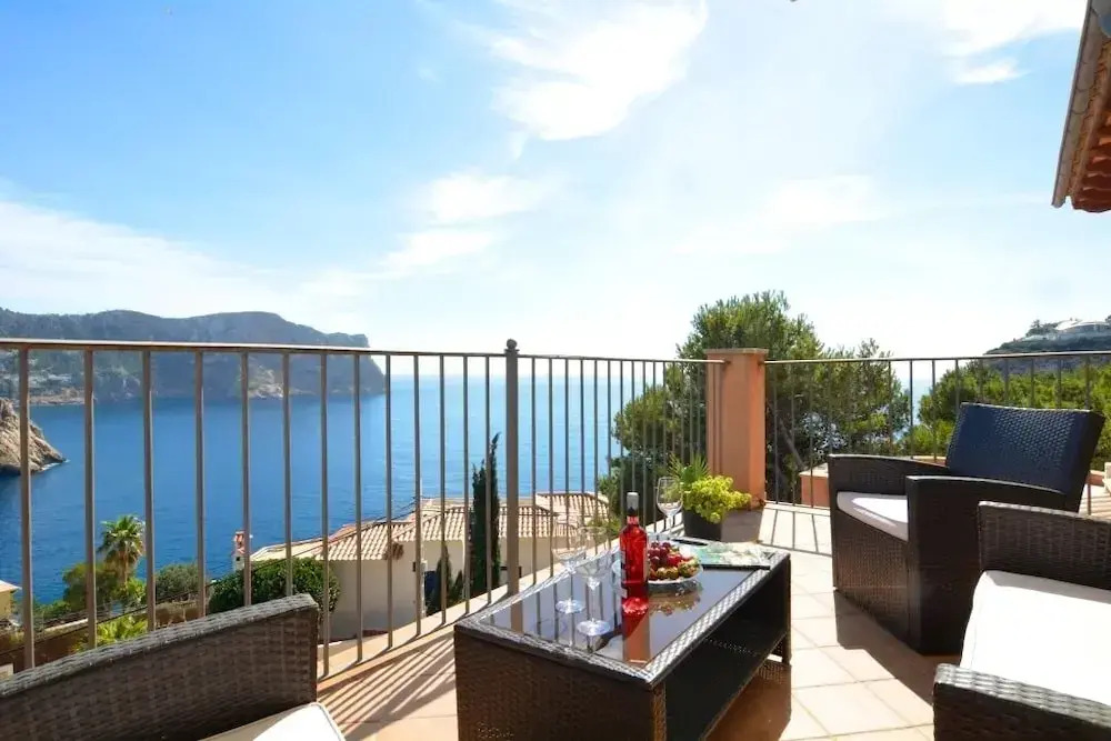 Villa with incredible sea views and pool Up To 7