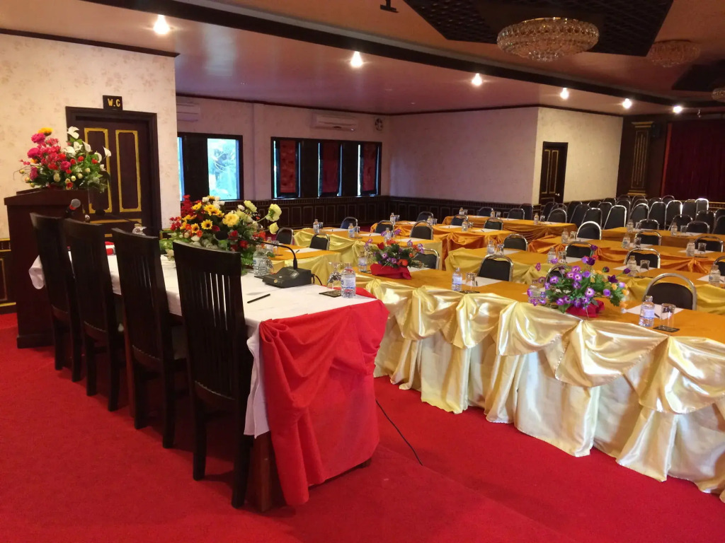 E-Outfitting Vang Thong Hotel