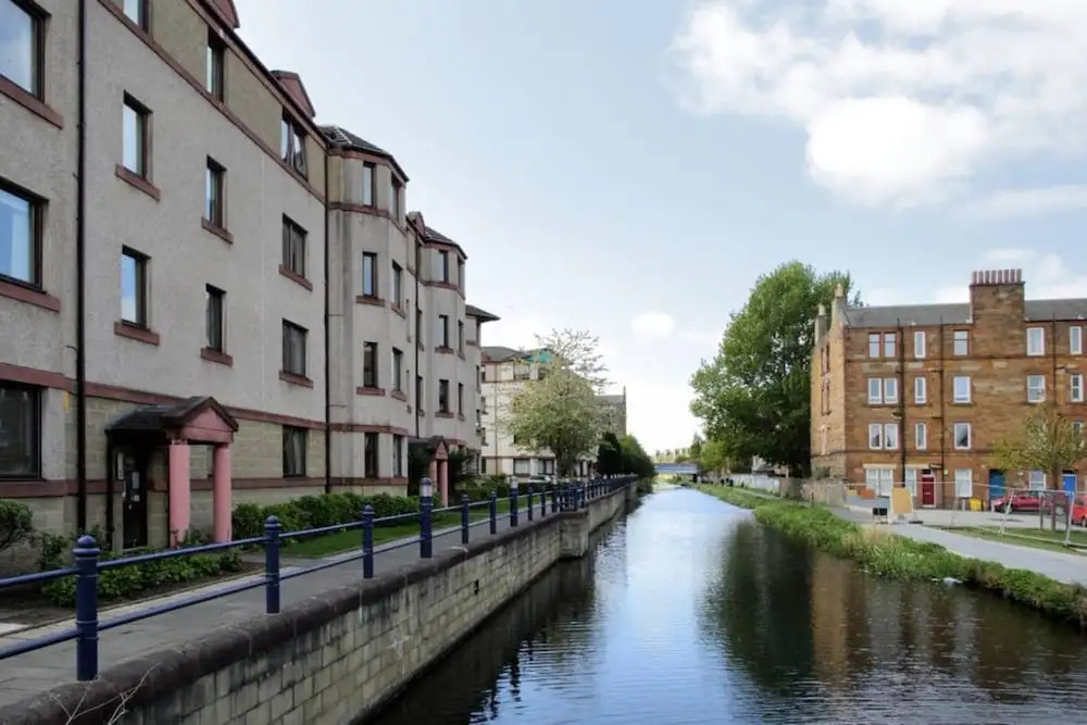 2 Bedroom Canalside Apartment