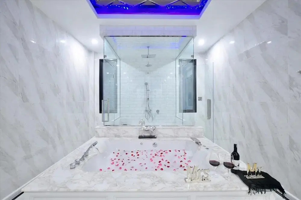 Exquisite Pool Villa J - Pattaya Pool Villa