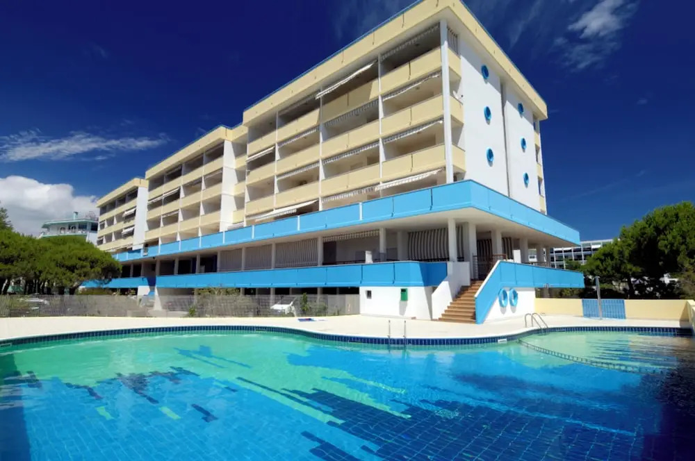 Modern Flat With Swimming Pool